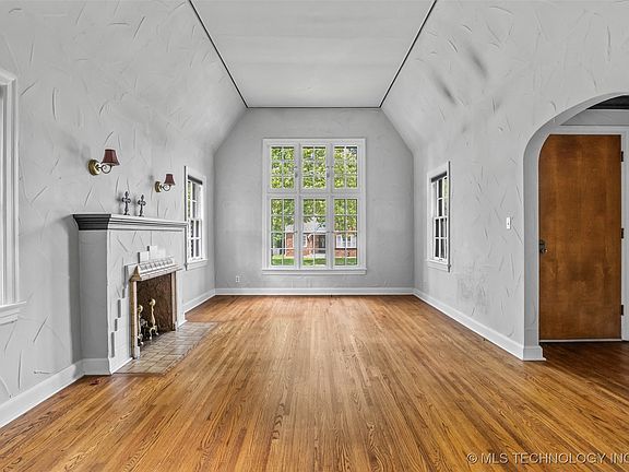 5th image of 2728 E 13th Pl