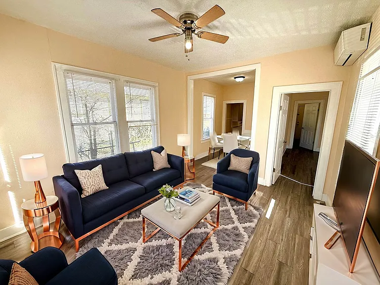 409 Canton St — Photo 3