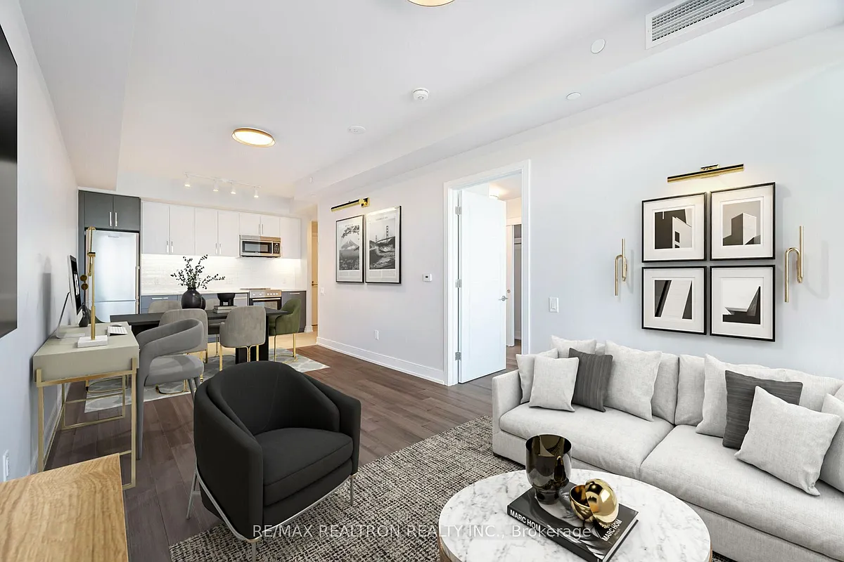 Photo 1 of 38 - 2525 Bathurst St #810 - Toronto, ON Primary Photo - 2525 Bathurst St #810