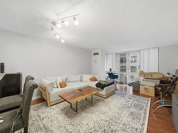 2nd image of 200 N Dearborn St Unit 906