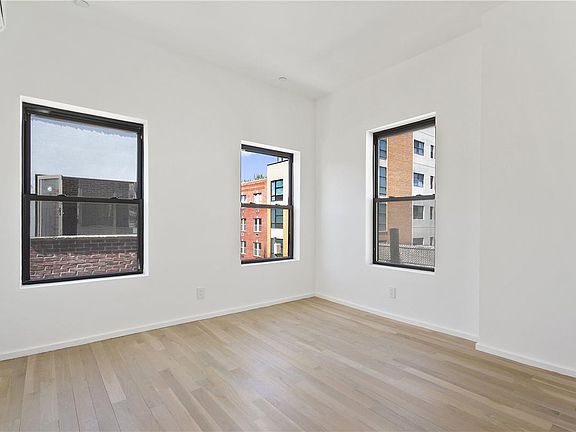 4th image of 546 Court St