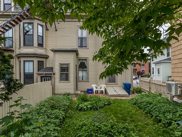 256 Vaughan St #1 — Photo 16