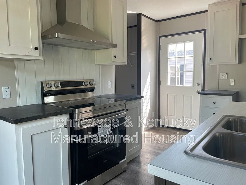3 bed, 2.0 bath, 1200 sqft, $1,300 — Photo 4