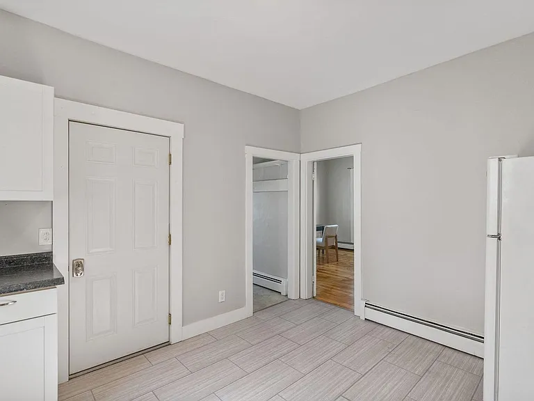 109 Woodford St — Photo 8