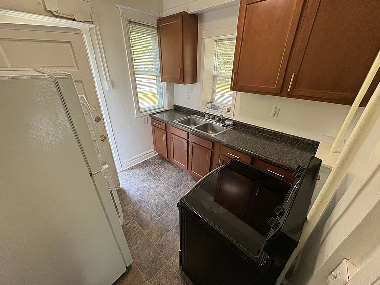 4329-4331 E Superior St — Photo 3