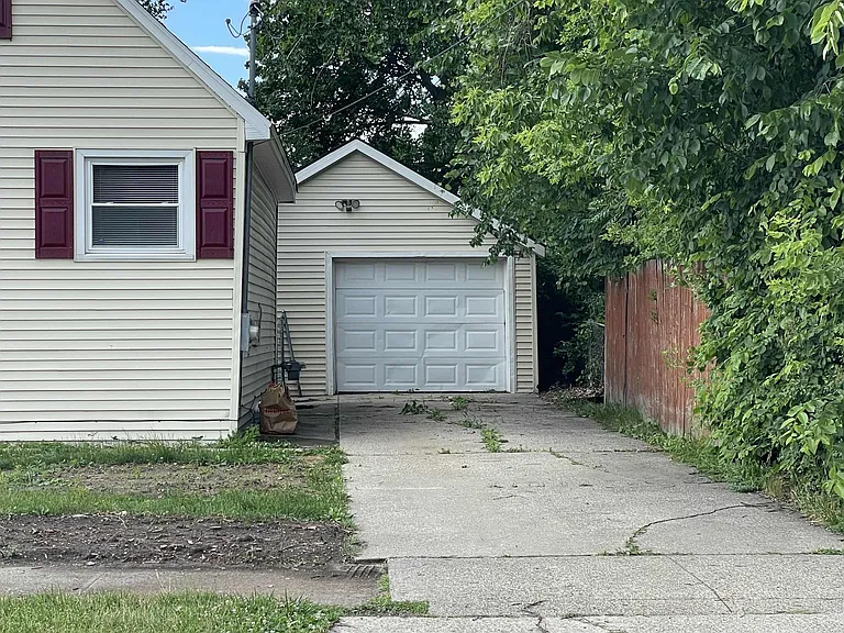 2312 Witters St — Photo 2