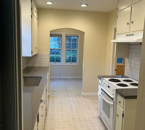 3rd image of 1625 41st St