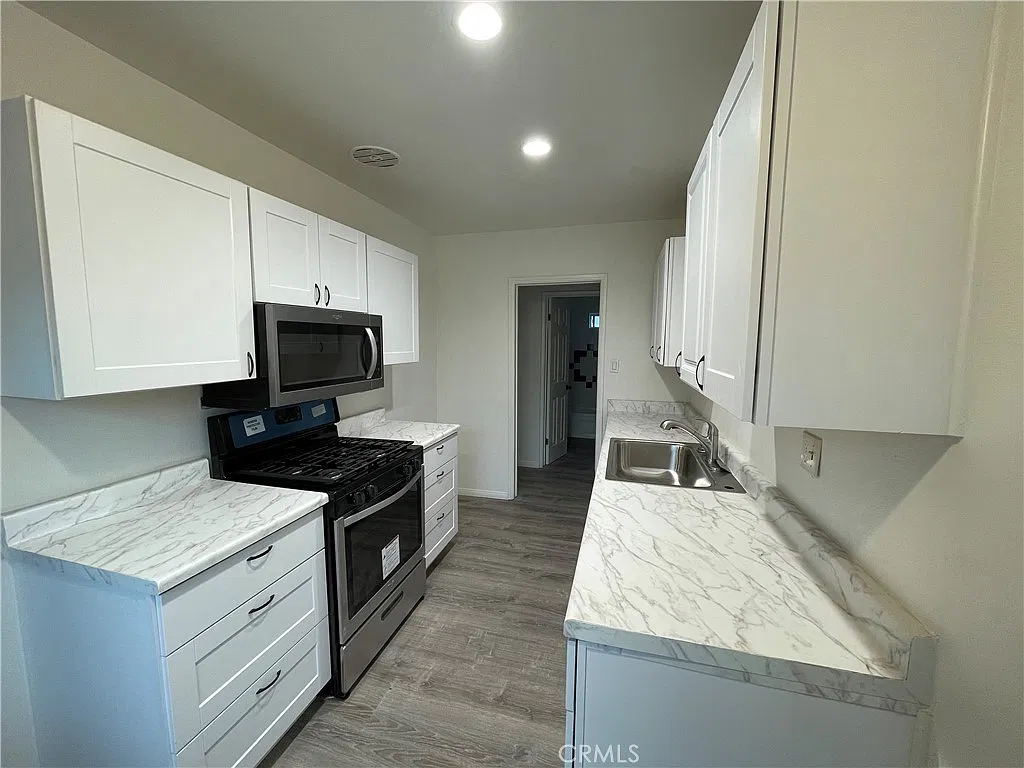 1 bed, 500 sqft, $1,750 — Photo 2