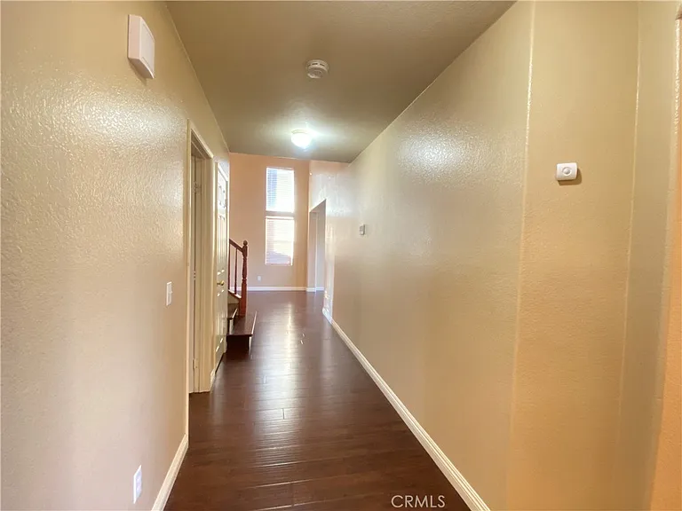 708 Hillview St — Photo 10