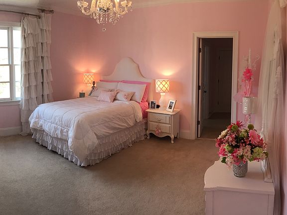 Upstairs Bedroom #4