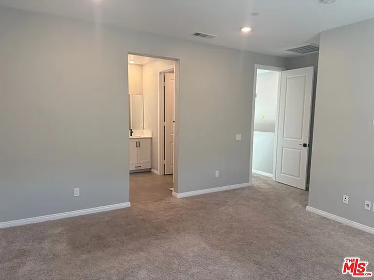 782 Daniel Freeman Cir — Photo 9