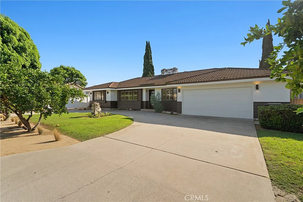 4 bed, 2467 sqft, $6,995 — Photo 1