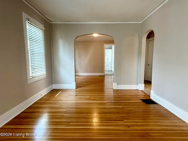 1104 Barret Ave — Photo 2