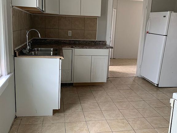 4th image of 205 Hood St