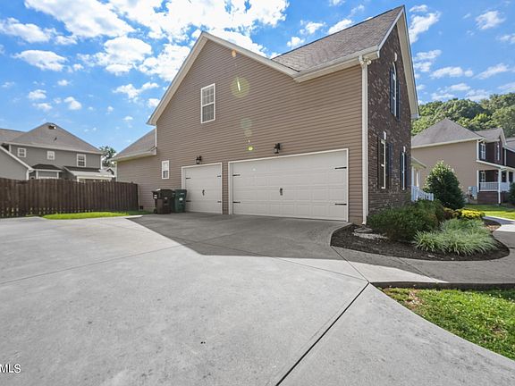 3rd image of 2522 Sparkling Star Ln