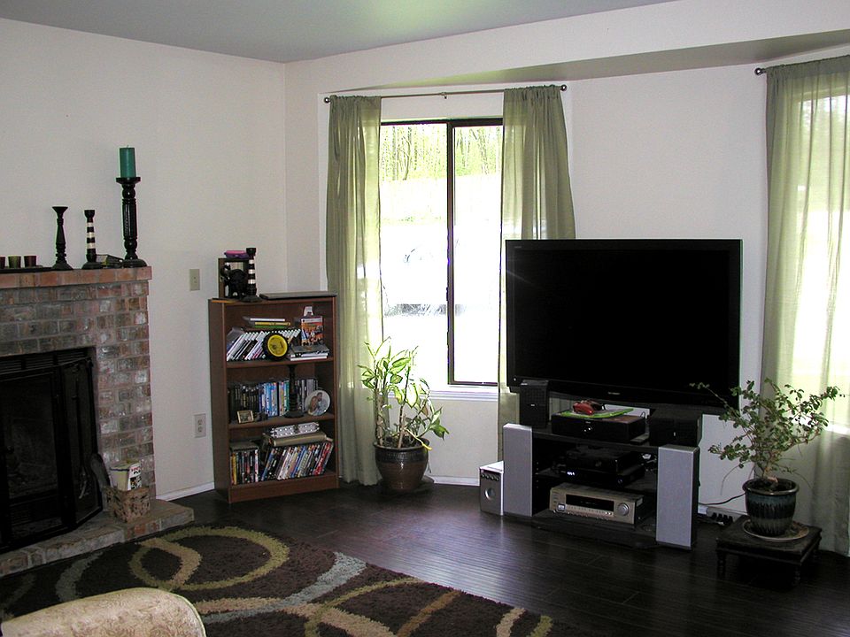 www.LamoureuxRealEstate.com