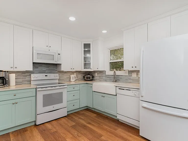700 Broadway Ave — Photo 8
