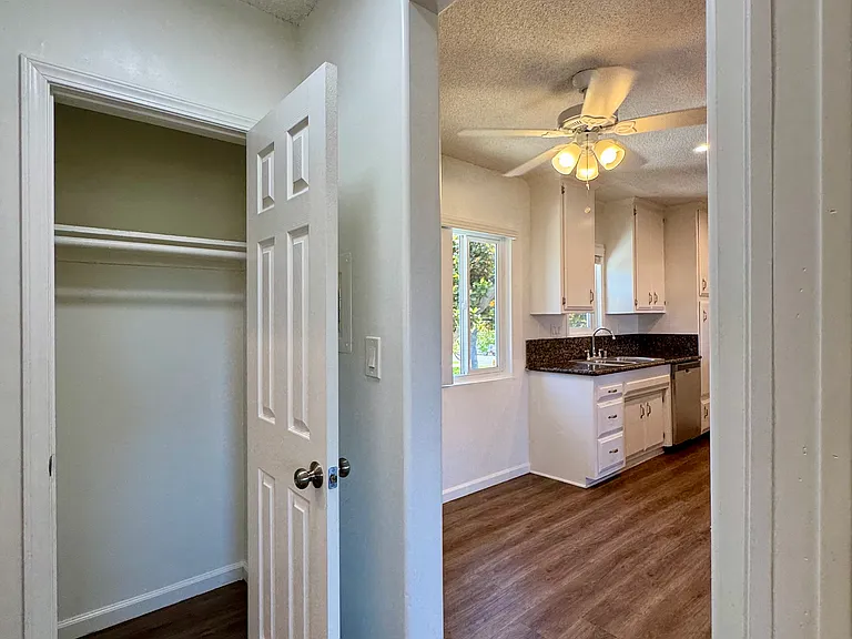 1418 S Orange Ave #11 — Photo 5
