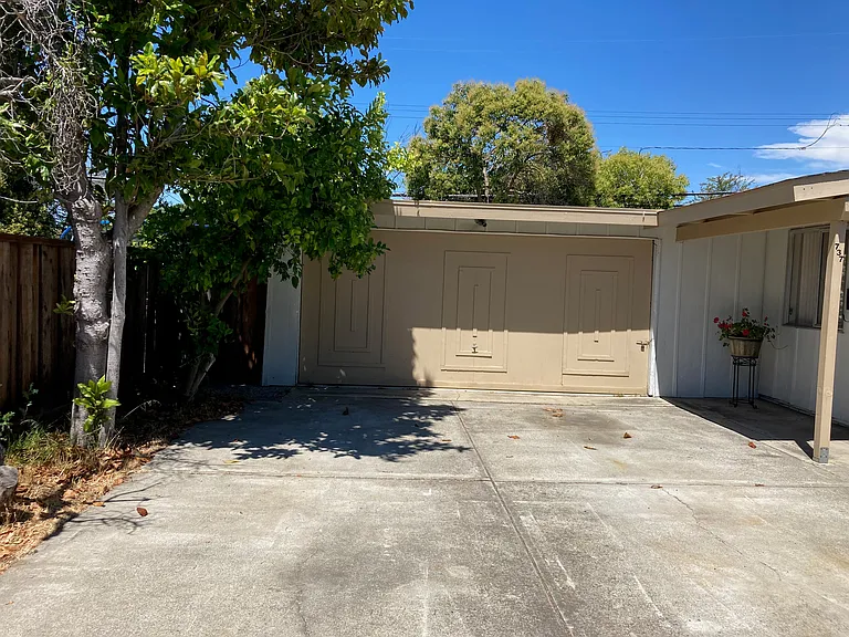 737 Budd Ave — Photo 2