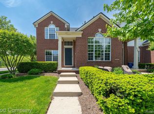 5201 Tamara Cir, Walled Lake, MI 48390