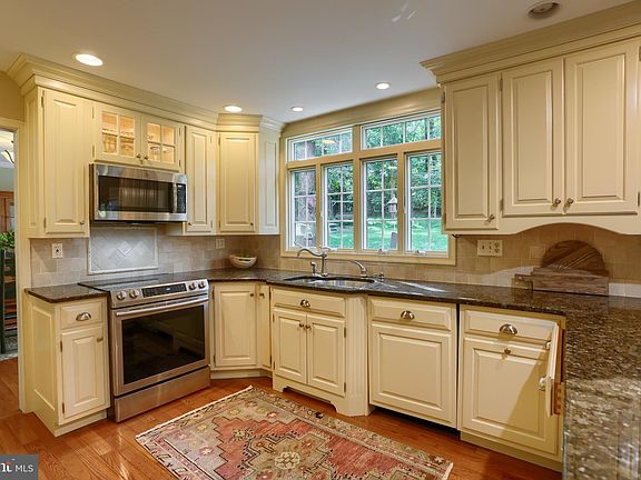 3rd image of 301 William Salesbury Dr