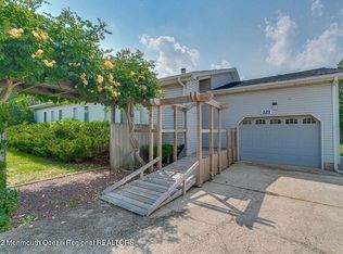 221 Wyckoff Rd, Eatontown, NJ 07724