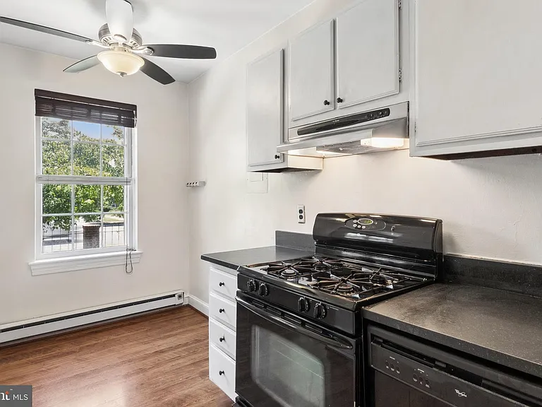 715 S Washington St #C11 — Photo 7