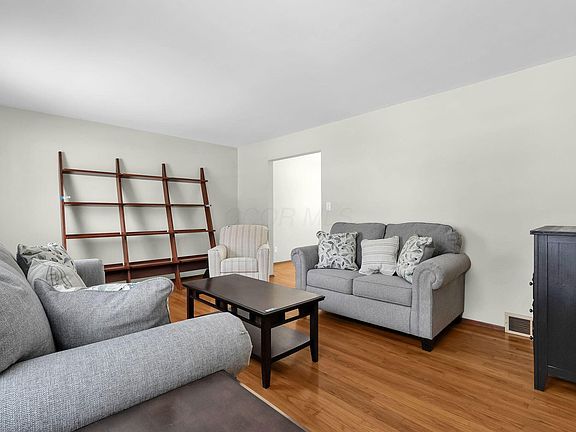 4th image of 1679 Peardale Rd N