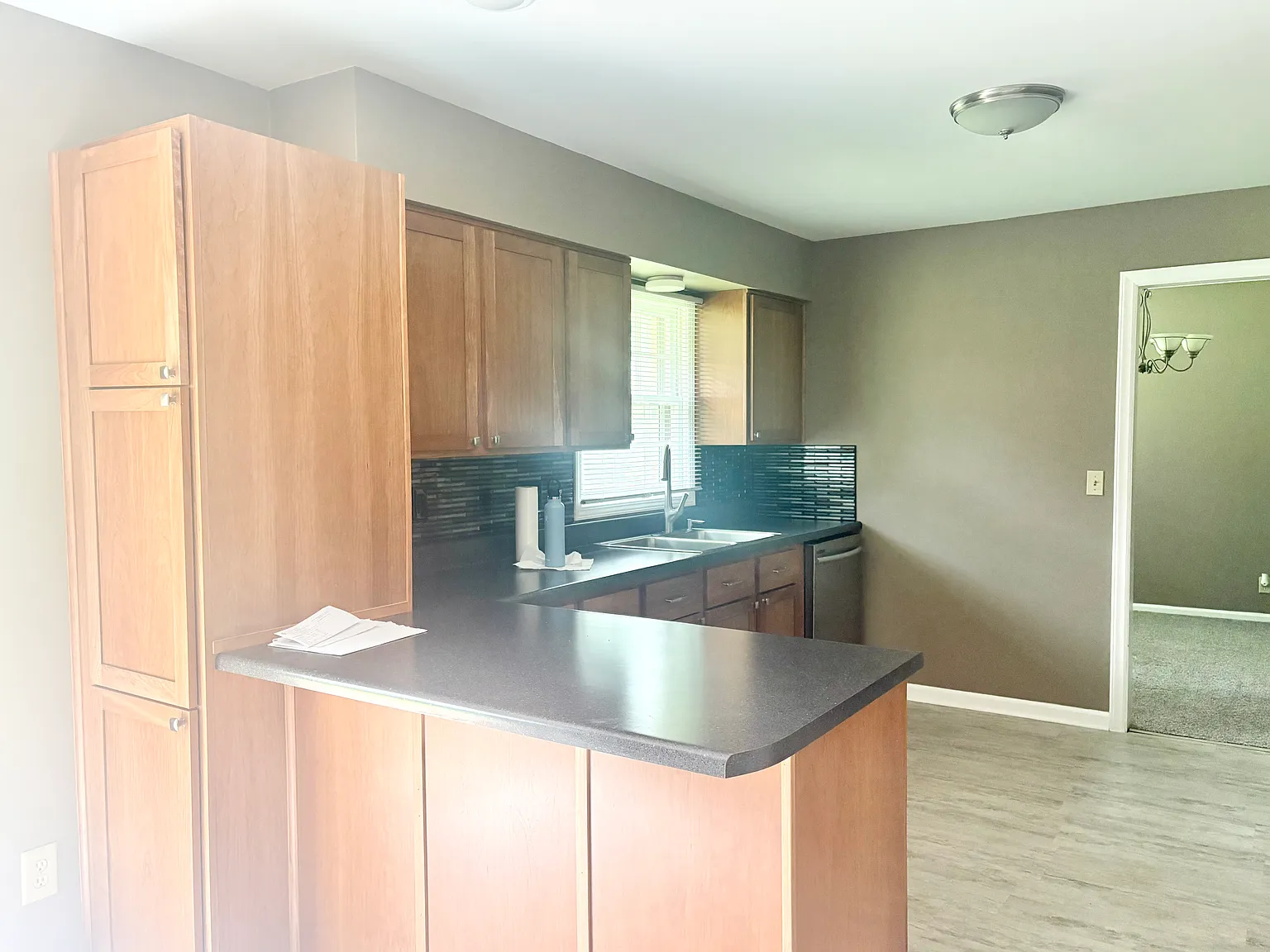 4 bed, 2025 sqft, $650 — Photo 4