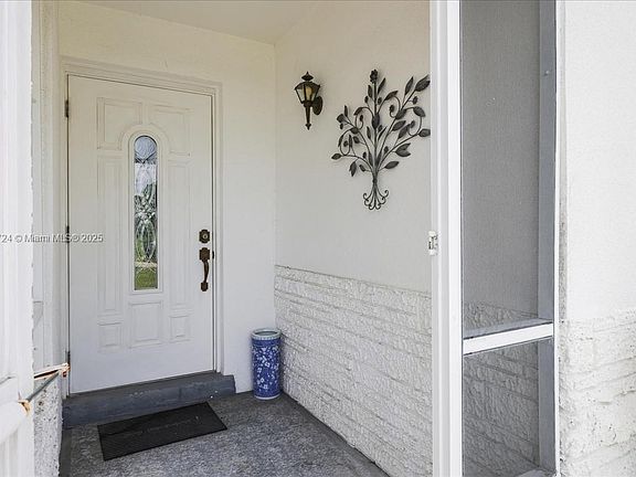 3rd image of 216 Rockcliff Ave