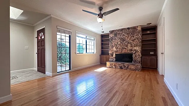 4 bed, 2169 sqft, $6,888 — Photo 3