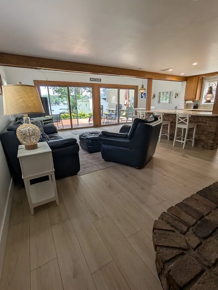 3 bed, 1700 sqft, $1,700 — Photo 2