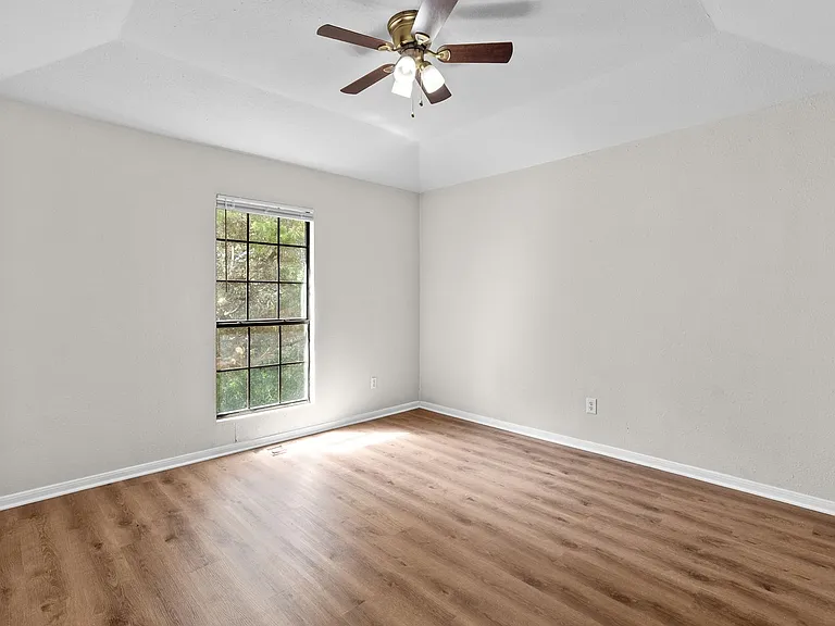 1628 Gordon St — Photo 13