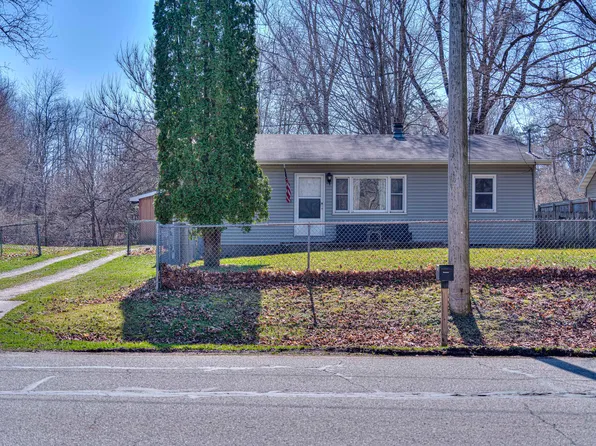 425 E Bellevue St, Leslie, MI 49251