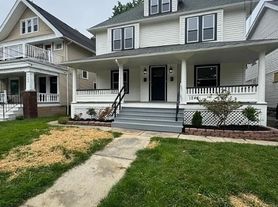 1246 Brockley Ave, Lakewood, OH