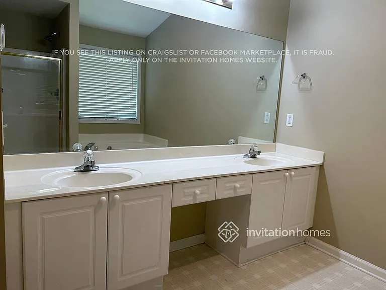 935 Oak Bluff Ct — Photo 10