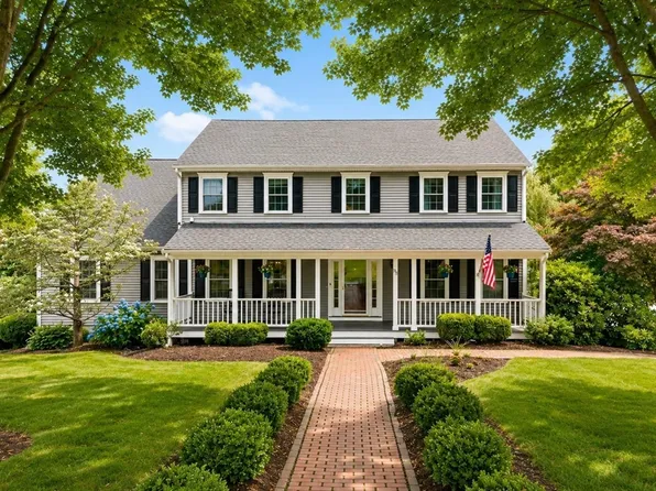 130 Deer Hollow Trl, Raynham, MA 02767