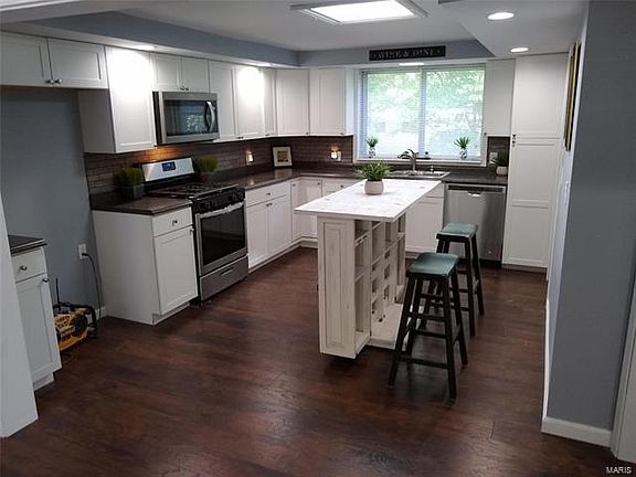 3rd image of 1485 Saint Michael St