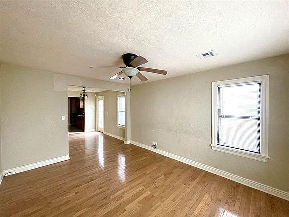 5th image of 1171 NW Oak Ave