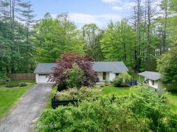 8 Wolven Lane, Woodstock, NY 12498