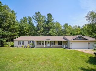 9155 Ivanhoe Dr, Onekama, MI 49675