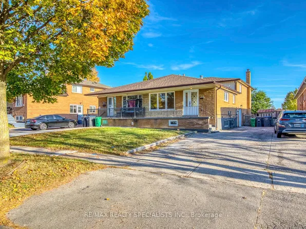 7605 Discus Cres, Mississauga, ON L4T 2V4