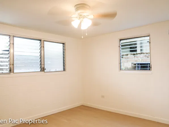 Hawaiian Holiday, 1420 Wilder Ave #22, Honolulu, HI 96822