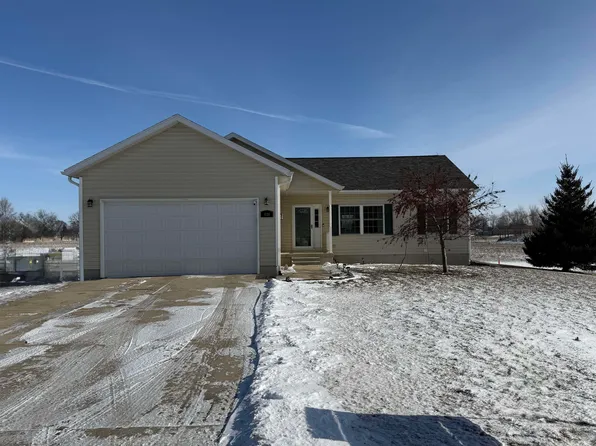 639 Hunter Dr, Evansdale, IA 50707