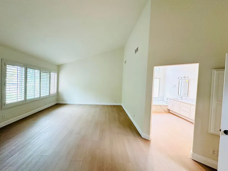 6635 Soaring Dr — Photo 33