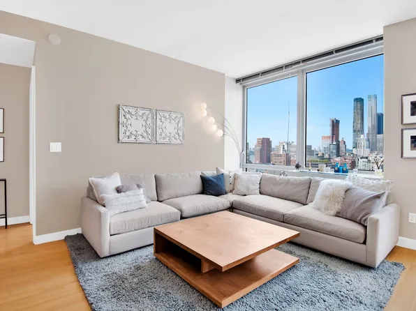 450 West 17th Street image 3 of 5