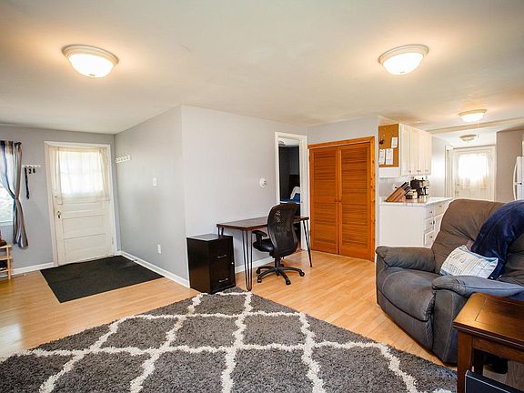 5th image of 121 Lakewood Ave