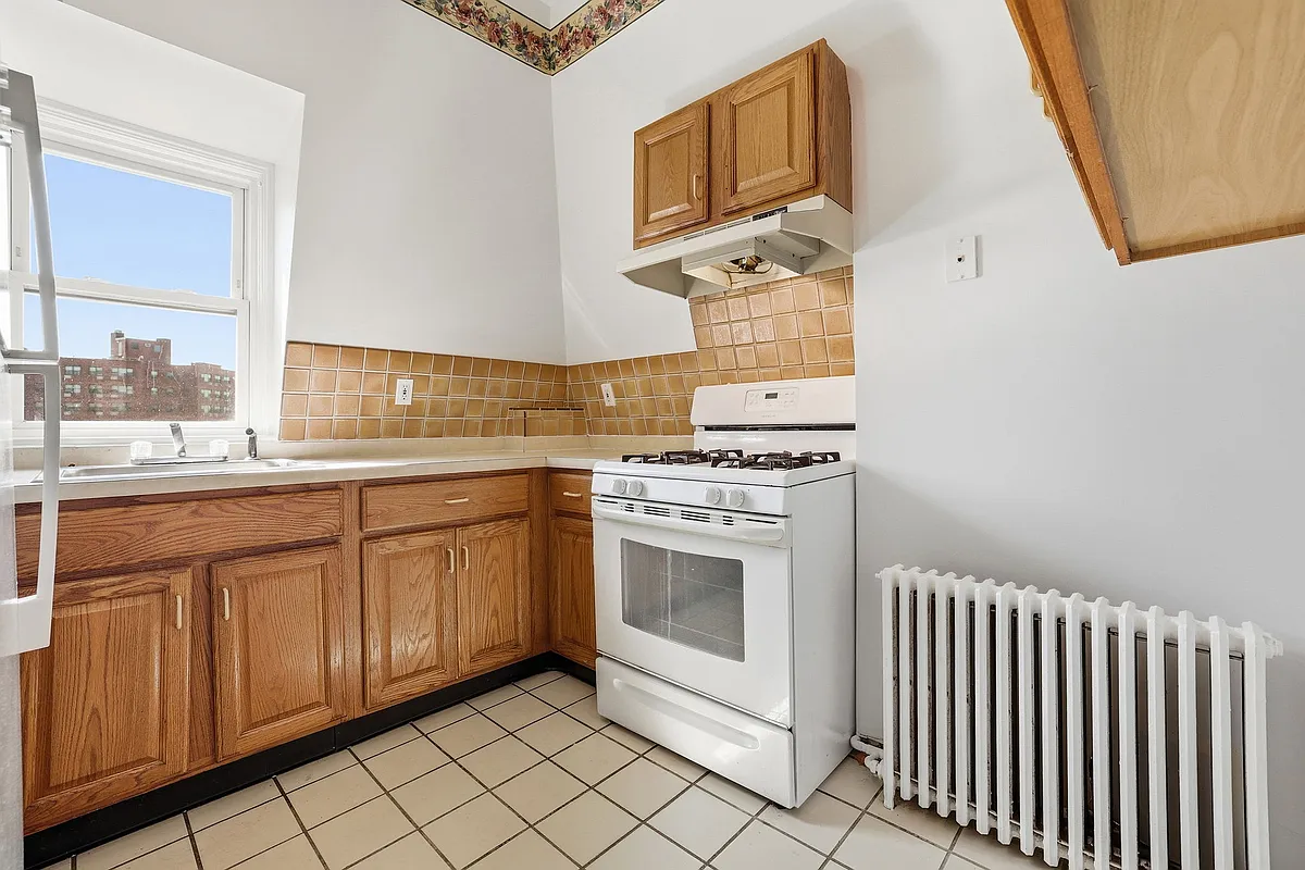 Building Photo - 122 Depeyster St #3