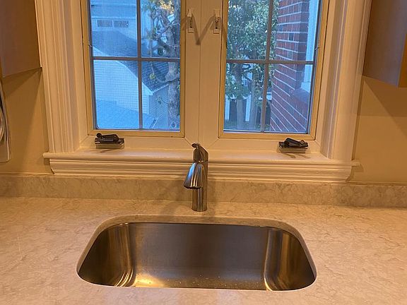 5th image of 140 Greene St APT 3