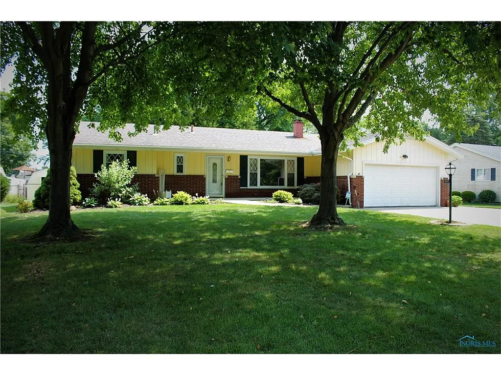 2247 Midlawn Dr photo 1